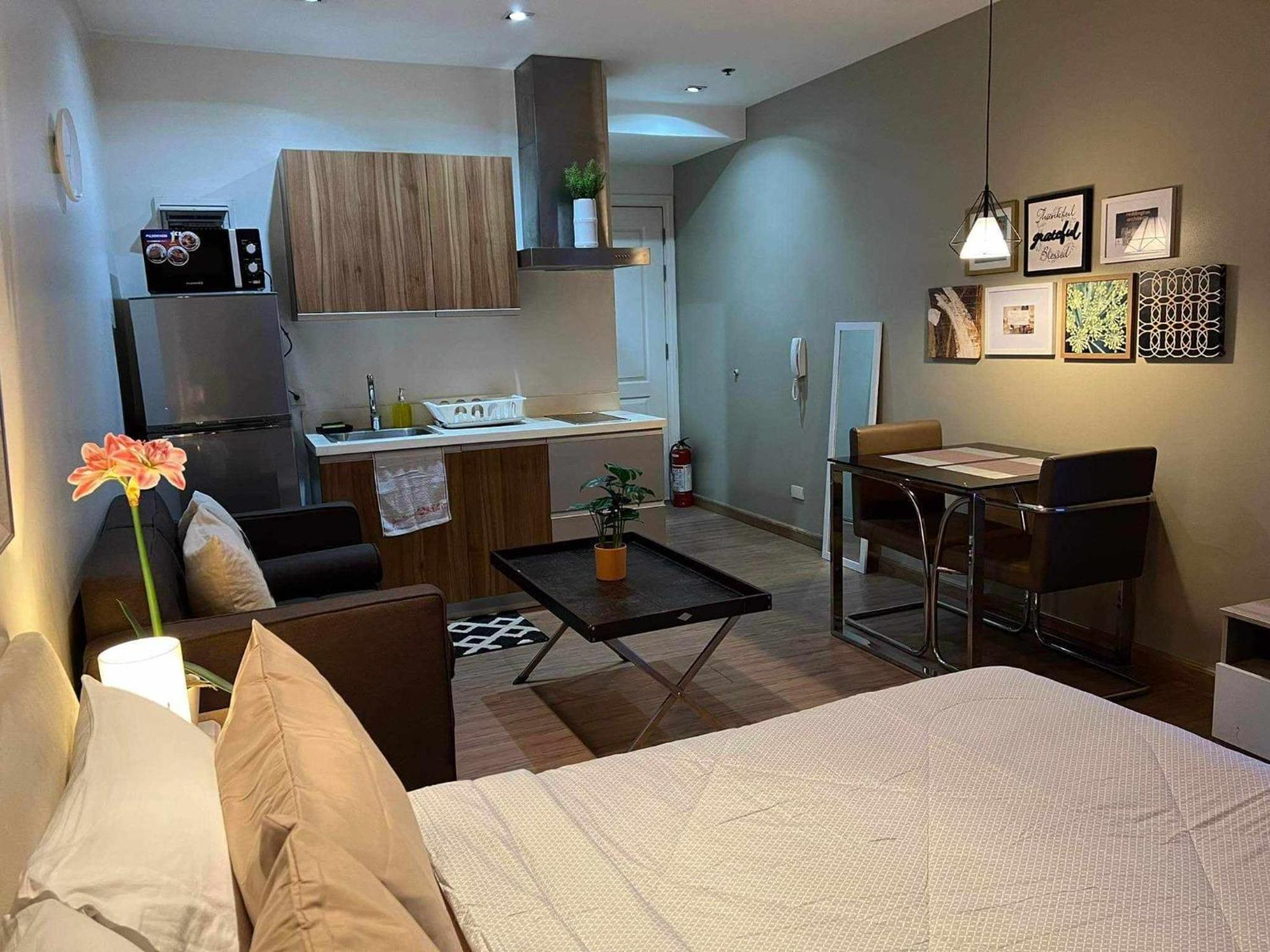 Gramercy Residences Makati City Esterno foto